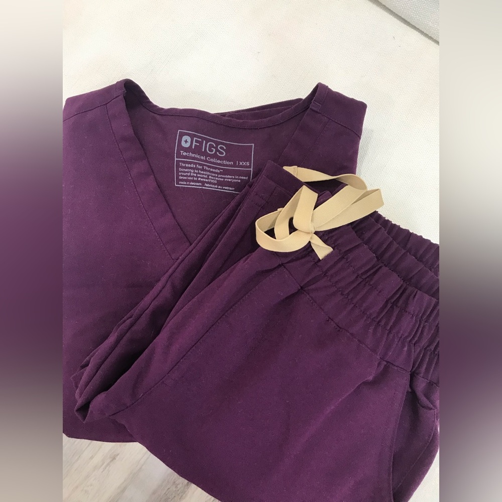 *SOLD* Figs Scrub Set